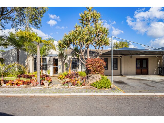 <!--[if BLOCK]><![endif]--> 4  Doddington, Plattekloof Glen, Goodwood <!--[if ENDBLOCK]><![endif]-->